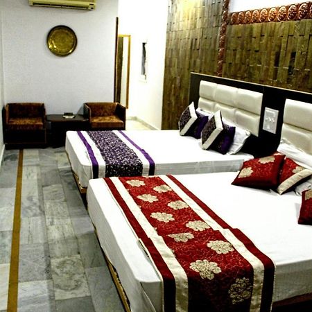 Kaveri Hotel And Restaurant Yamunānagar Exterior foto